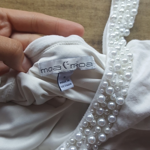 White ruffle top - Picture 2 of 3